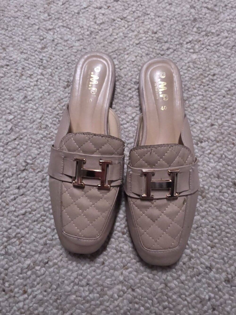 Fashion ladies slip on flat shoes size 8 tan color